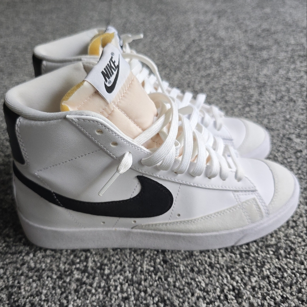Nike Blazer Mid W7.5